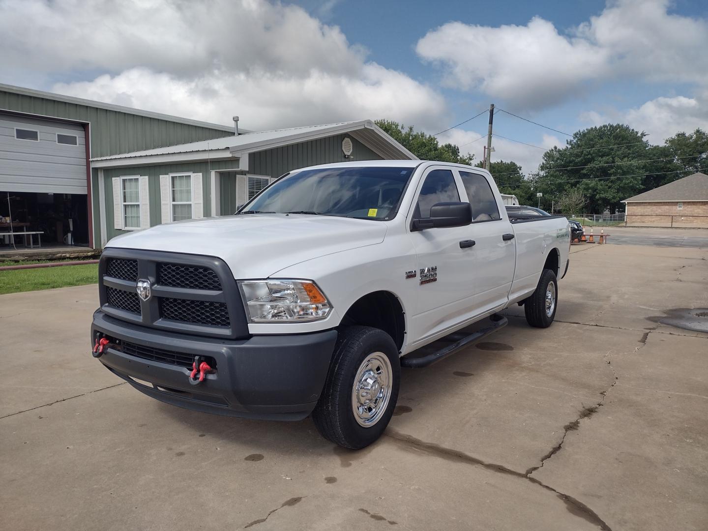 2017 White /Gray RAM 2500 TRADESMAN (3C6UR5H23HG) with an 5.7 engine, AUTOMATIC transmission, located at 17760 Hwy 62, Morris, OK, 74445, (918) 733-4887, 35.609104, -95.877060 - Photo#0